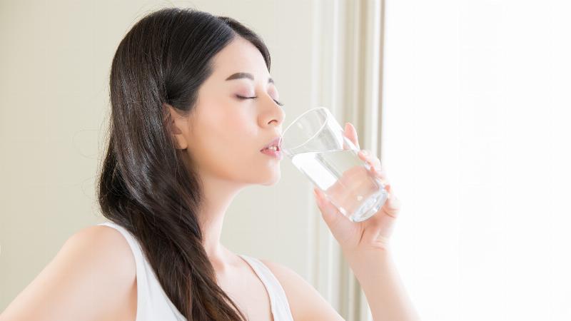 Lợi ích của việc uống đủ nước mỗi ngày đối với làn da và sức khỏe tổng thể